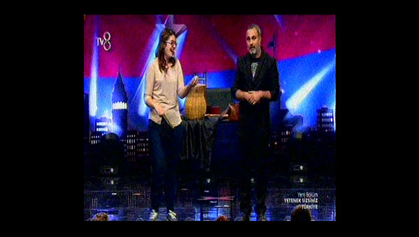 Yetenek Sizsiniz'de illzyonist Ouz Engin'den mthi gsteri