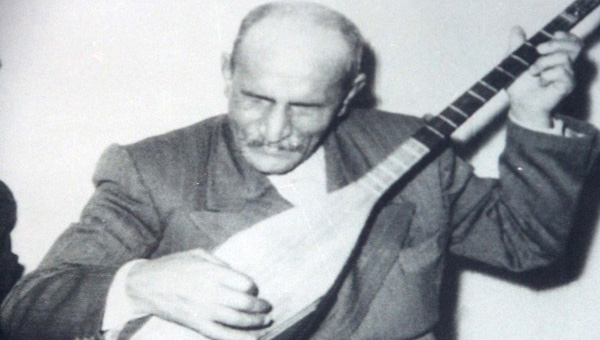 Ak Veysel tiyatro sahnesine tanyor