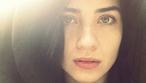 Tuba Bykstn'n makyajsz fotorafn Instagram'da paylat