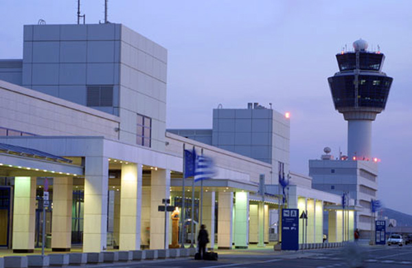 Yunanistan'da 14 havaliman zelletirmesi iin dmeye basld.