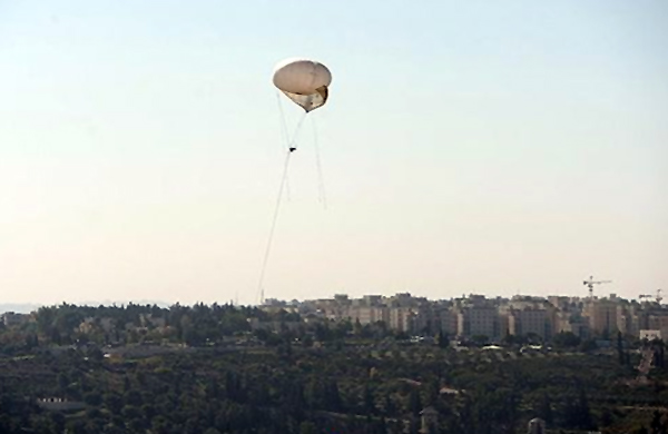 srail polisi Filistin'i balonlarla gzetliyor.