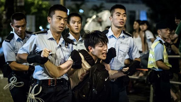 Polis, Hong Kong'ta 80 gstericiyi gzaltna ald
