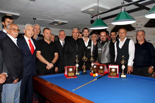 Bilardo Tutkunlar Karyaka'da Bulutu