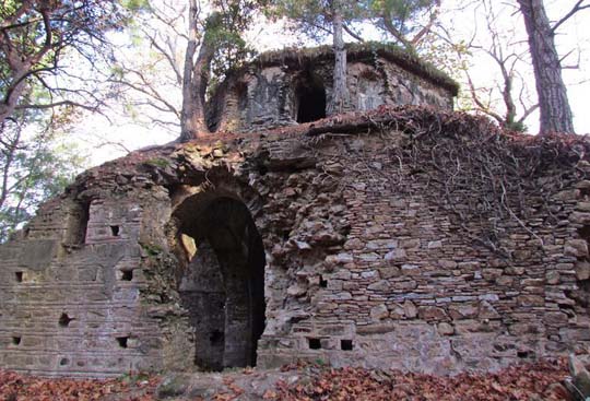 'Kurunlu Manastr' Kurtarlyor 