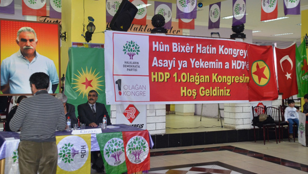 HDP kongresinde Trk bayrana saygszlk