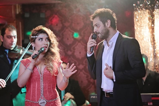 Ulan stanbul yeni blmde Yaren ve Karlos'tan yeni performans!