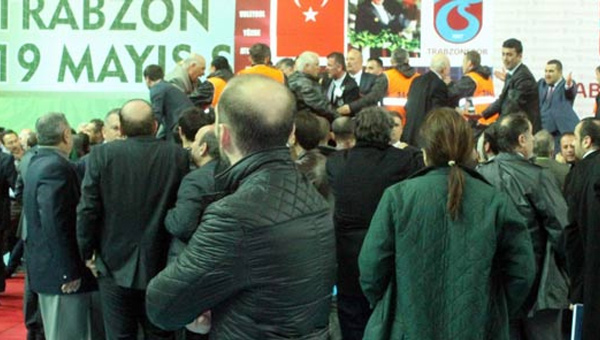 Trabzonspor Genel Kurulu'nda olay