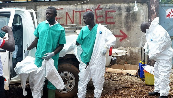 Ebola salgnnda lenlerin says 7 bini at