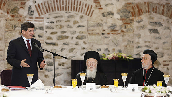 Davutolu'ndan fla karar: Yeilky'de yeni bir kilise yaplacak