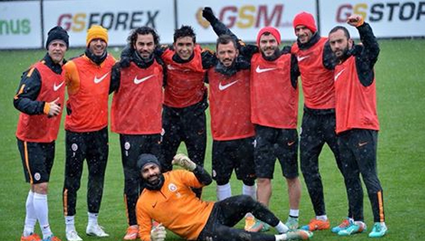 Galatasaray lig arasna derbi galibiyetiyle girmek istiyor