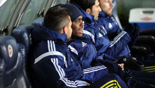 Emenike'den olay hareket!