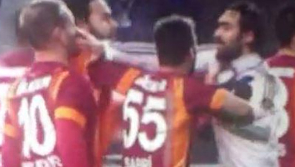 Veli'den Sneijder'e olay hareket!