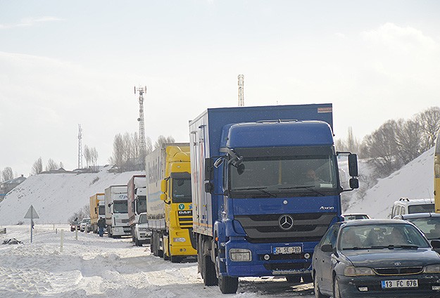 Ar-Erzurum karayolu ulama kapand