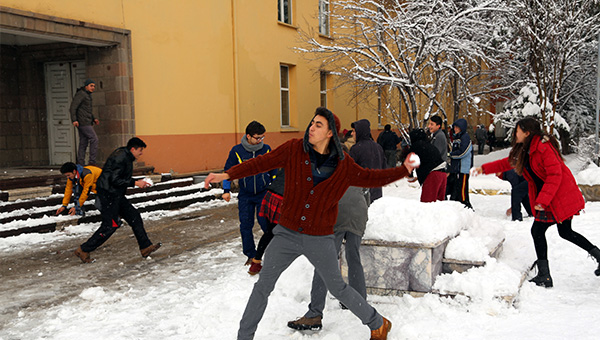 stanbul Valilii: Okullar tatil edildi