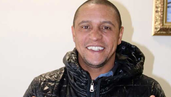 Akhisar, Roberto Carlos imzalyor