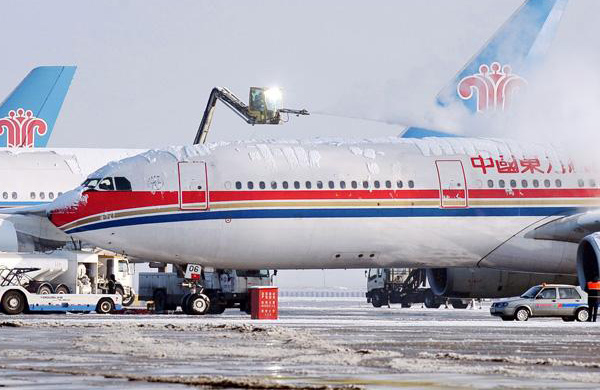 China Eastern uandaki rotar 2 yolcuyu hapse yollad