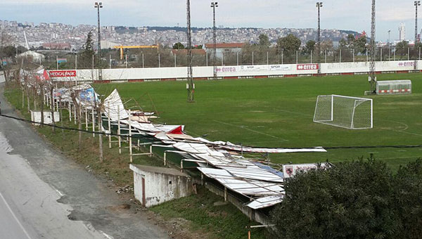 Samsun'da rzgar aalar devirdi