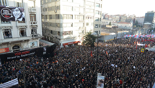 Hrant Dink iin Agos nnde anma treni dzenlendi