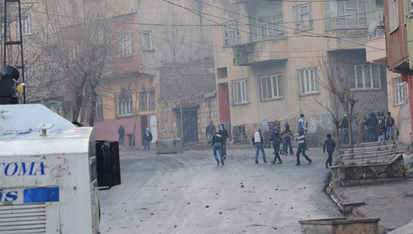 Siirt'te izinsiz gsteriye polis mdahale etti