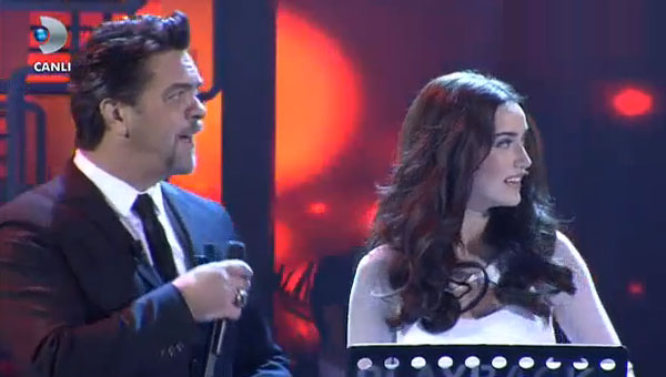 Fahriye Evcen'in Beyaz Show'da zor anlar