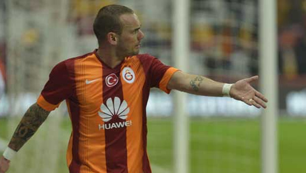 Sneijder gol atarsa Aslan kazanyor