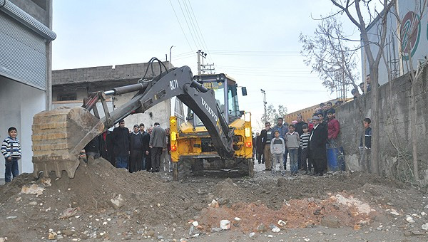 Cizre'deki hendekler yeniden kapatlyor