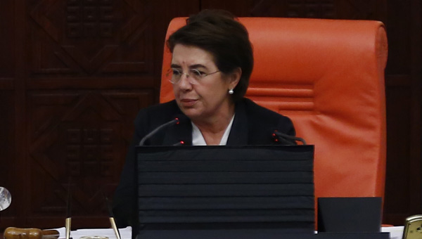 Meclis Başkanvekili Ayşe Nur Bahçekapılı rahatsızlık geçirdi