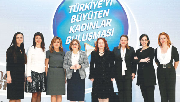 T�rkiye�yi b�y�ten kad�nlar Turkcell�de bulu�tu