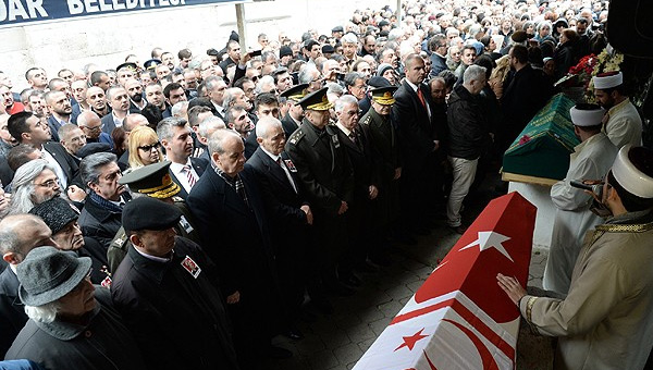 Muzaffer Tekin topraa verildi