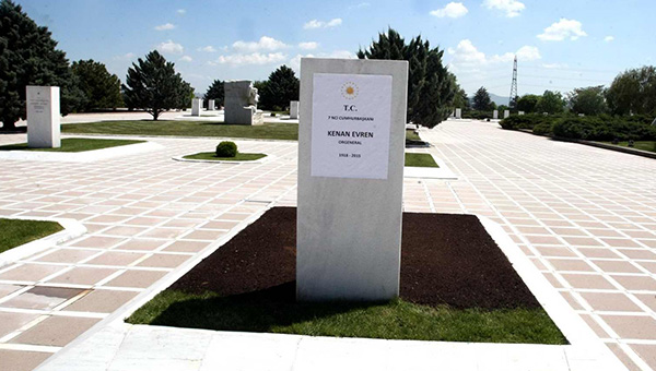 Kenan Evren'i ailesi dnda kimse ziyaret etmedi