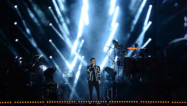 Tarkan, ''Genlik Festivali''nde konser verdi  