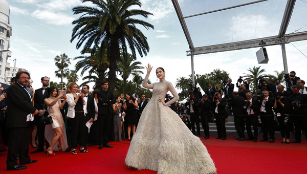 Cannes'da plajda ak hava sinemas keyfi