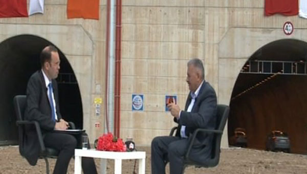 Kamyon ofrnden Binali Yldrm'a canl yaynda srpriz