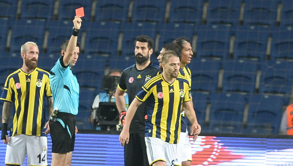 Fenerbahe'ye 4 krmz kart