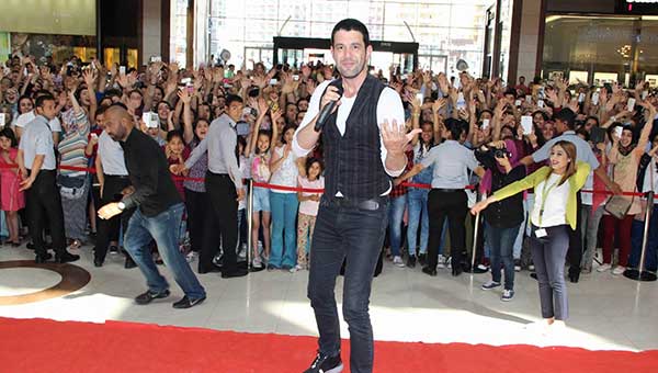 Popstar Keremcem Diyarbakrda ilk kez konser verdi
