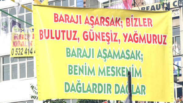 Cumhurbakan'ndan HDP'nin o pankartna tepki