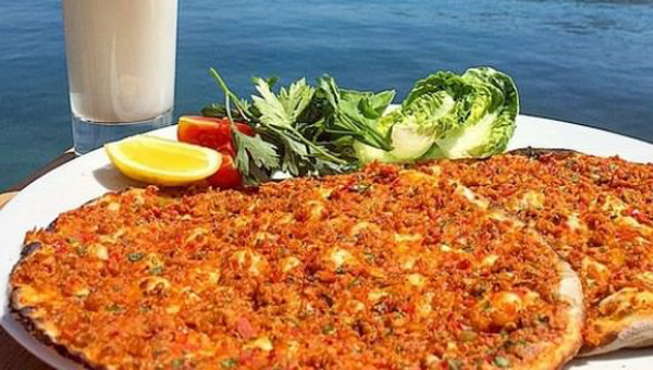 Bir lahmacun ve ayran 75 lira oldu!