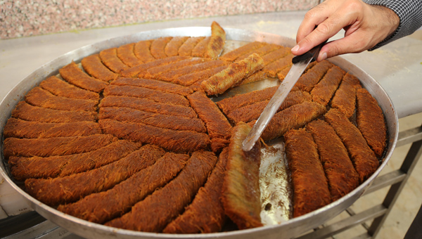 Ramazan sofras�n�n g�zde tatl�s� 'burma kaday�f'   