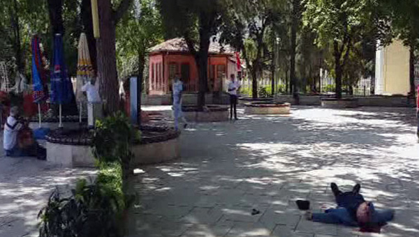 Cinayeti iledi dakikalarca olunun kurtarlmasn bekledi!