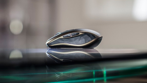 Logitech'ten tm yzeylerde alabilen mouse