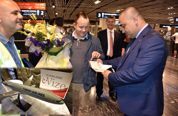 E-vize'de 10 milyonuncu yolcu