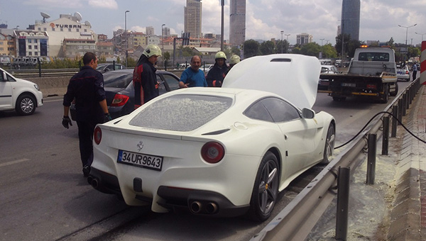 E-5'te Ferrari yand, trafik younlat