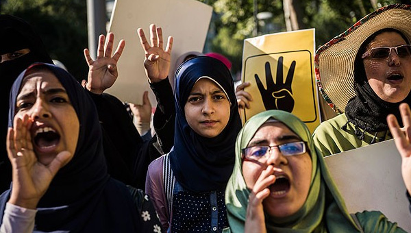 Msrl muhaliflerden Rabia katliam protestosu