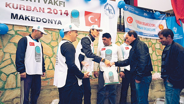 Aziz Mahmud Hdayi Vakf 4 asrdr ihtiya sahiplerine kurban datyor