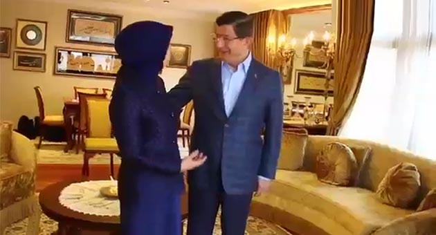Babakan Davutolu, evinin kaplarn ilk kez at