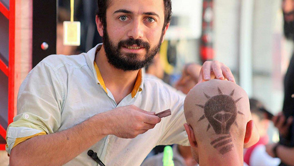Sana Ak Parti'nin 'ampul' amblemini yaptrd
