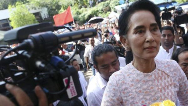 Myanmar'daki seimleri Suu Kyi kazand