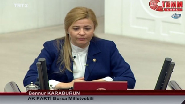Bennur Karaburun yemine besmeleyle balad