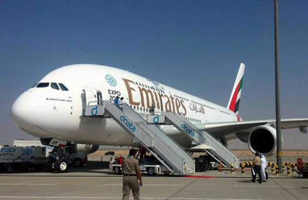 Emirates ilk iki snfl A 380'ini teslim ald