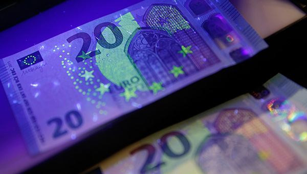 Yeni 20 Euro banknotlar piyasada